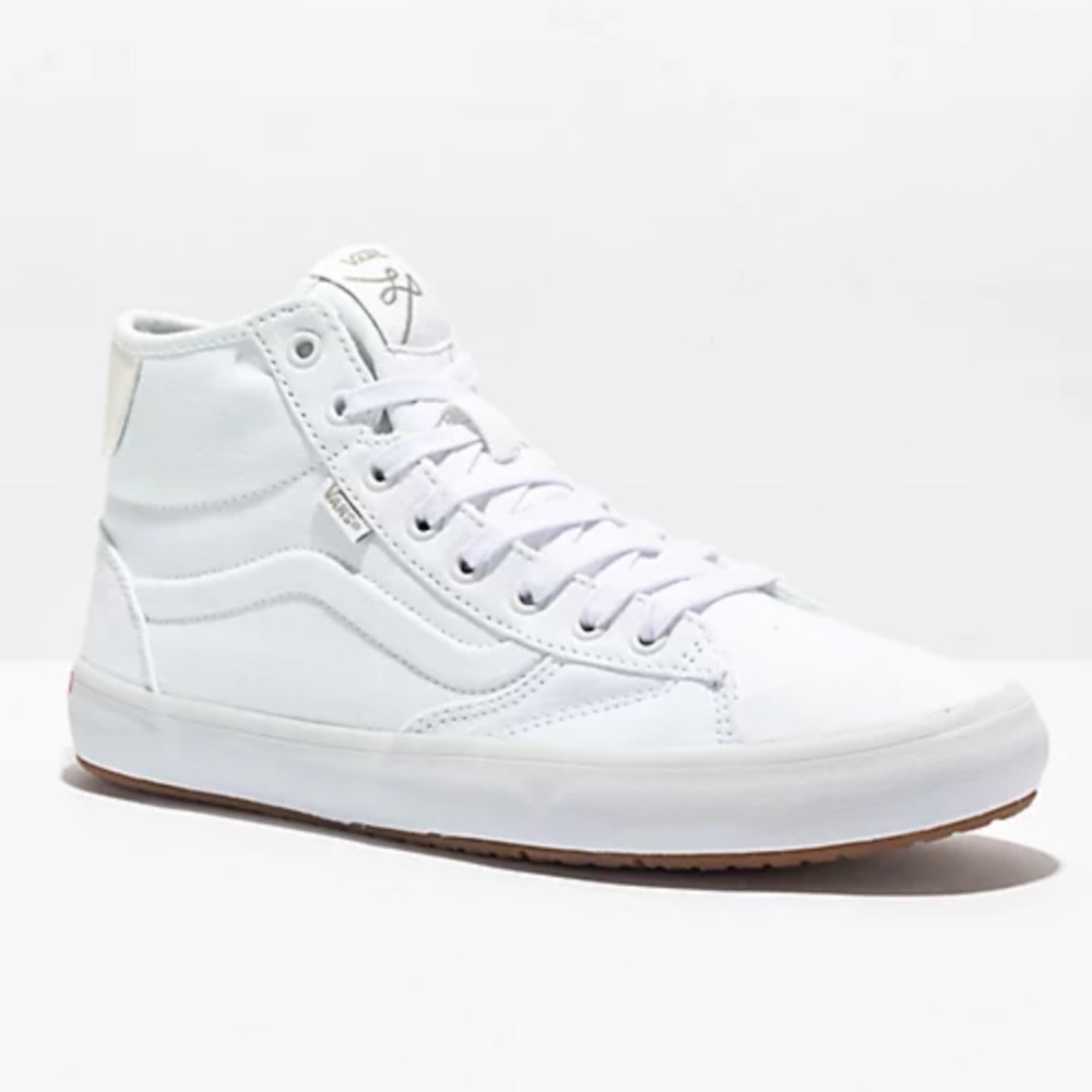 NWOT Vans Lizzie Canvas White Skate Shoe - W8/M6.5